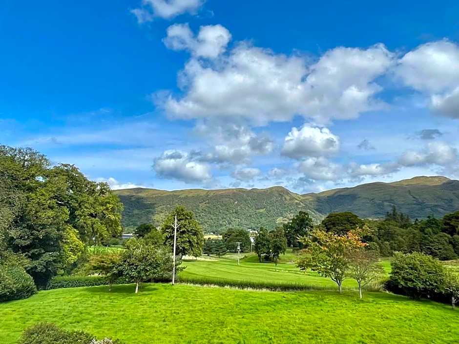 Woodlands House with Hot Tub