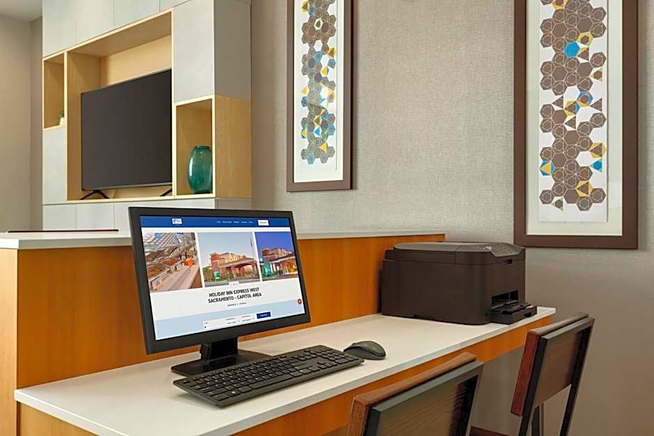 Holiday Inn Express- West Sacramento By IHG