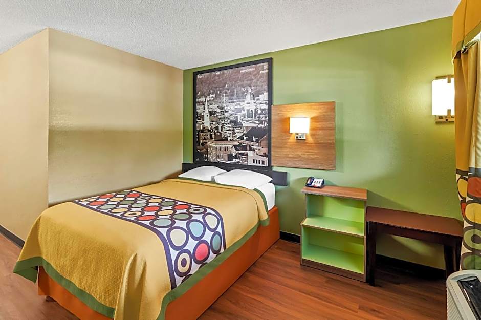 Super 8 by Wyndham Cincinnati/Springdale OH