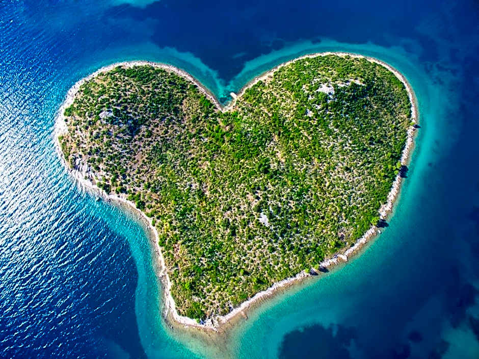 Apartments and pansion M&R