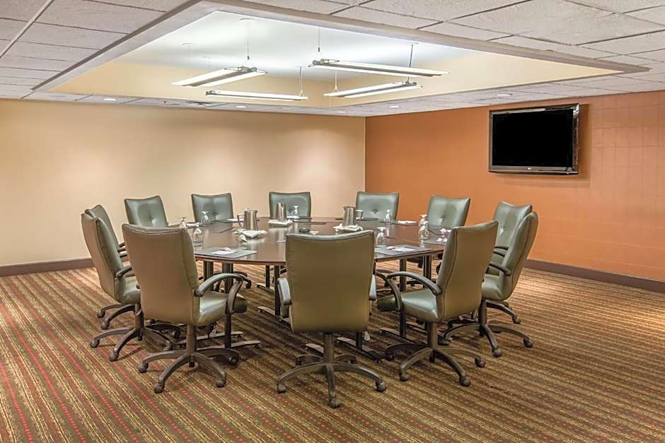 Crowne Plaza Indianapolis-Airport By IHG