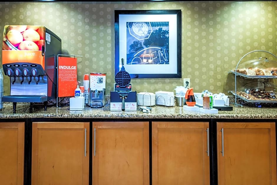 Hampton Inn & Suites Montgomery-Downtown
