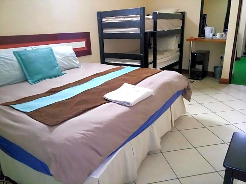 Foto 1 daripada 4 — Quadruple Room