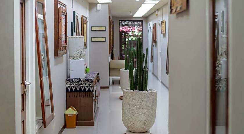 RedDoorz Syariah @ House Of Melati Kepanjen
