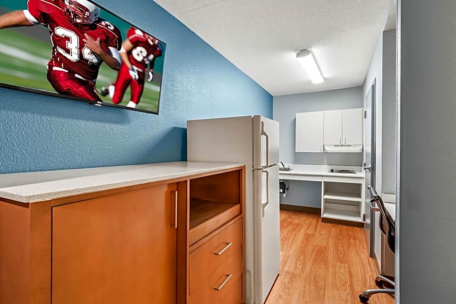 HomeTowne Studios Detroit - Livonia