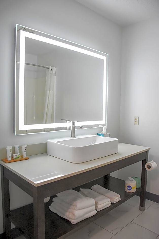 Country Inn & Suites by Radisson, Bloomington-Normal West, IL