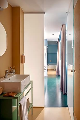 Suite with Hot Tub
