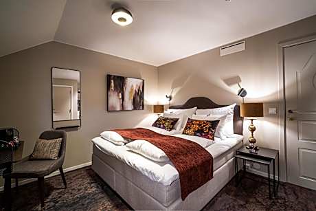 Double Room with Bathtub