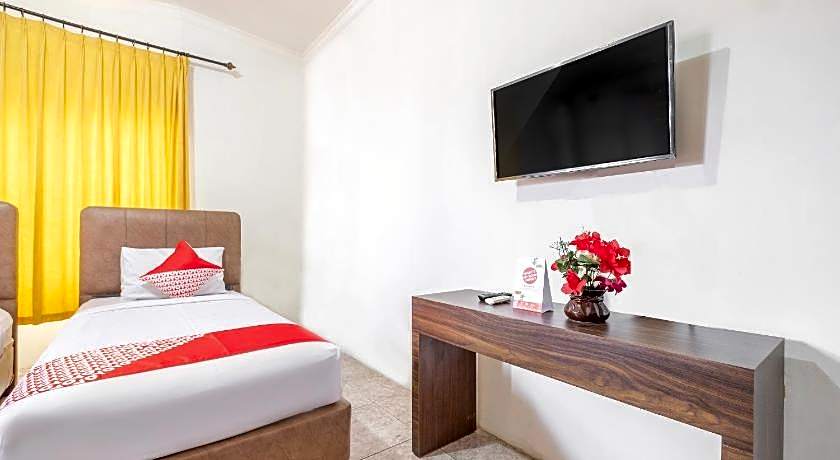 Super OYO 2704 Hotel Transit 2