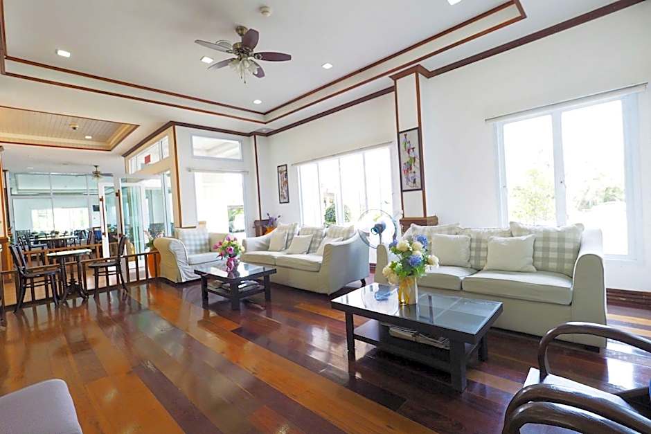 Sea Mountain Khanom Hotel