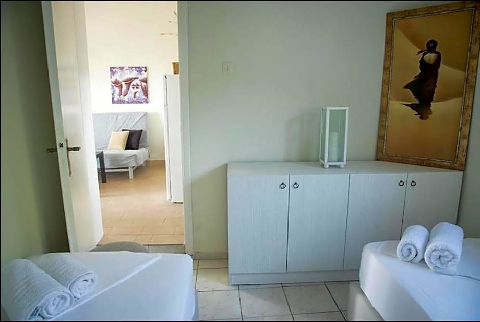 On the wave studios Spitakia sto kyma