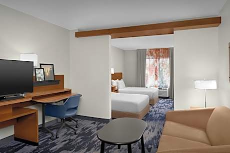 Queen Studio with Sofa Bed and Adapted Tub - Mobility and Hearing Accessible