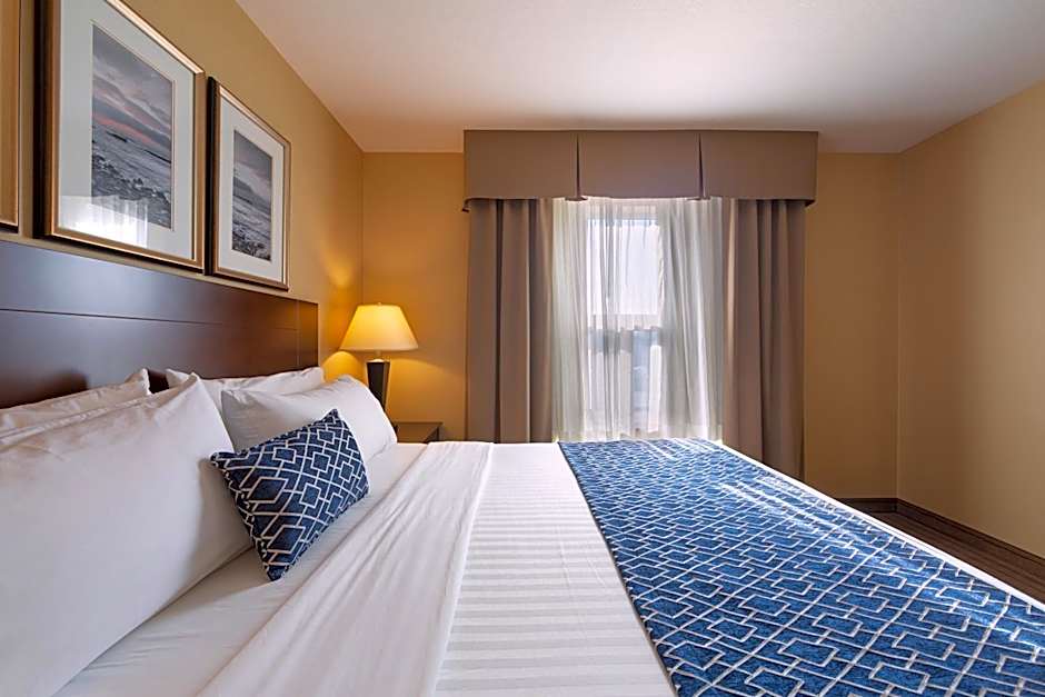Photo 1 of 13 of Executive 1 King Bed Suite