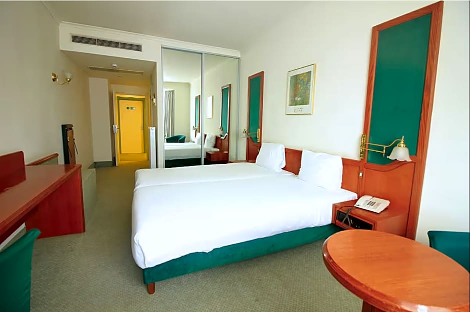 Photo 1 of 2 of Executive 2 Beds