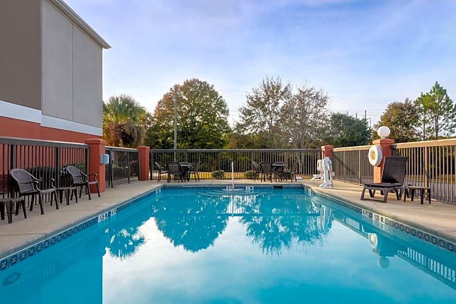 Holiday Inn Express & Suites Milton East I-10 By IHG