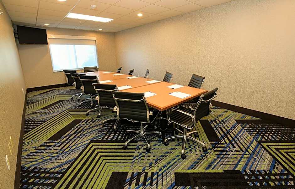 Holiday Inn Express Hotel & Suites Grand Forks By IHG