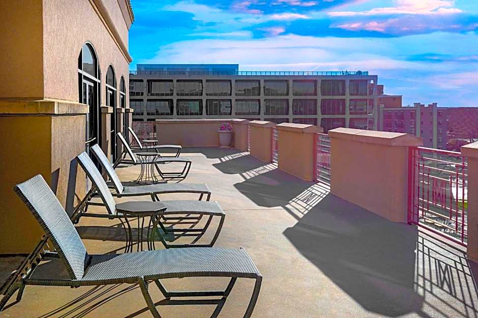Hampton Inn & Suites Kansas City-Country Club Plaza