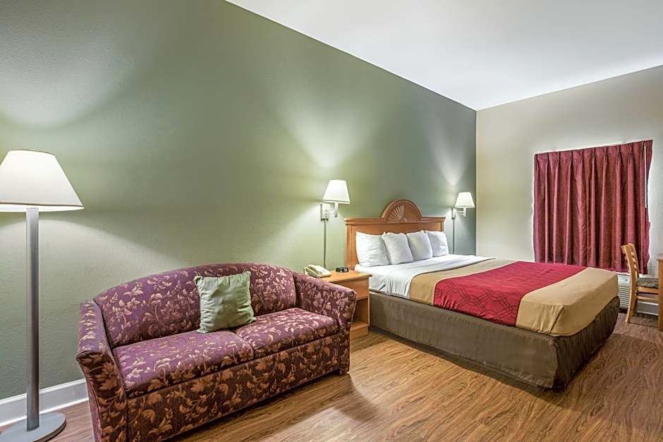 Photo 1 of 7 of 1 King Bed, Accessible, Nonsmoking