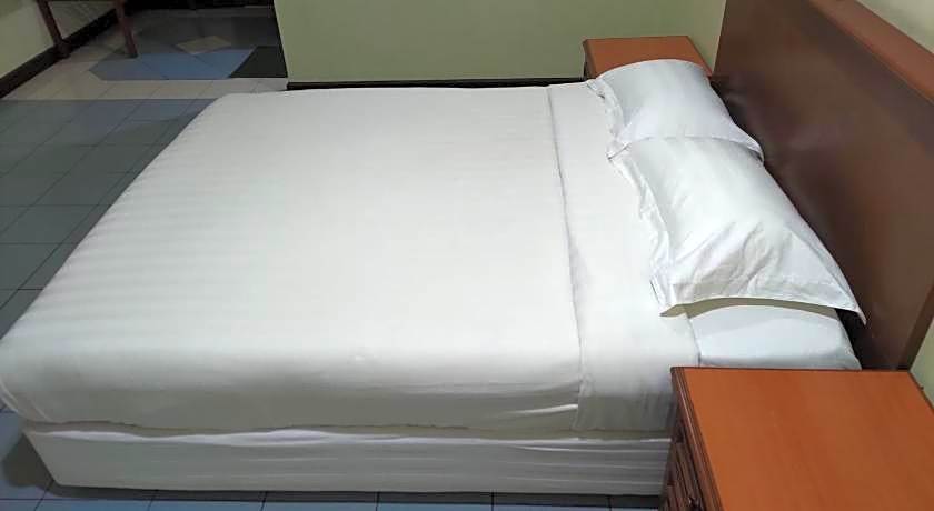 The Upper Deck Hotel