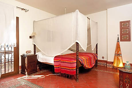 Queen Suite with Spa Bath