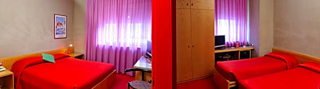 Family Room (2 Adults + 2 Children)