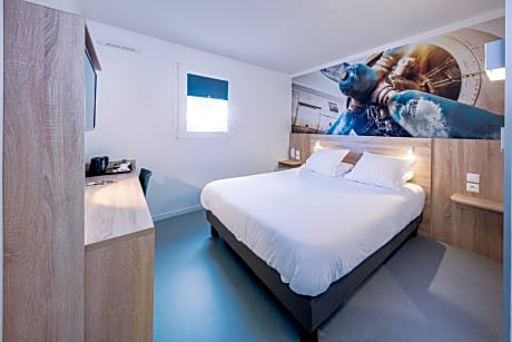 1 Double Bed - Superior Room