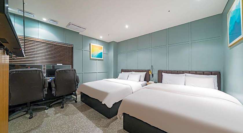 Brown Dot Incheon Nonhyeon Sorae port