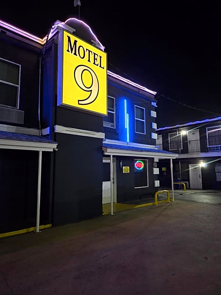 Motel 9
