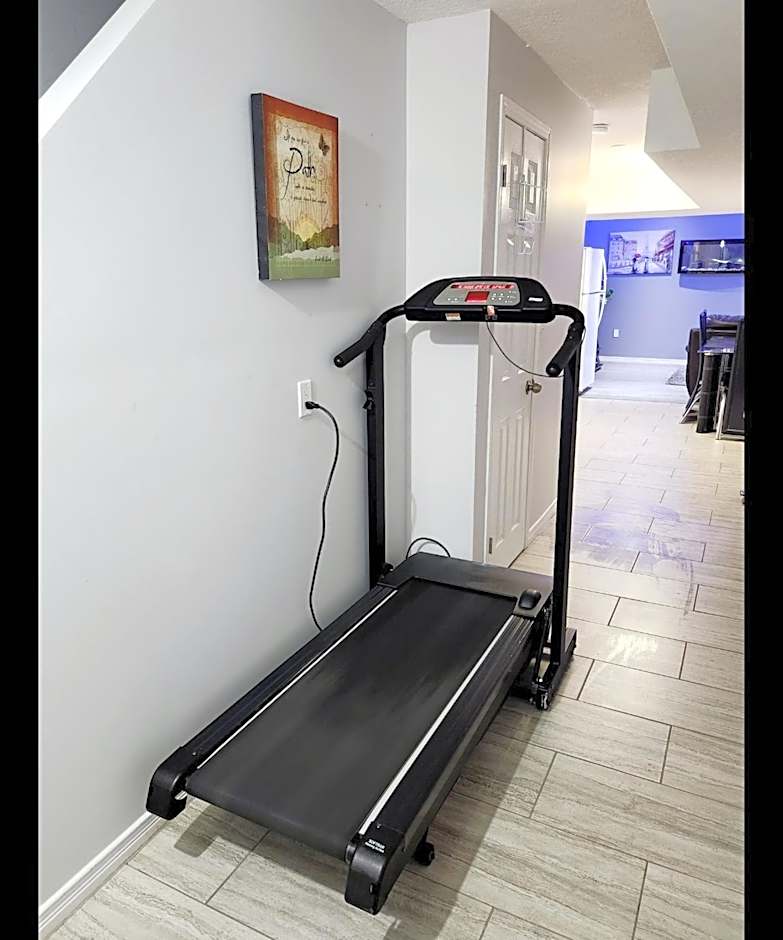 Staycation Studio Apartment, Private kitchen , Washroom, Micro Gym & Free Onsite Parking