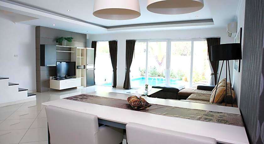 Hidden Palm Pool Villas