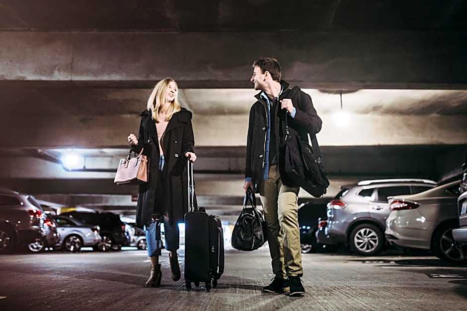 Parkside Hotel & Apartments