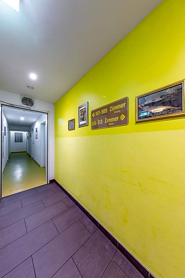 A&T Hotel & Hostel