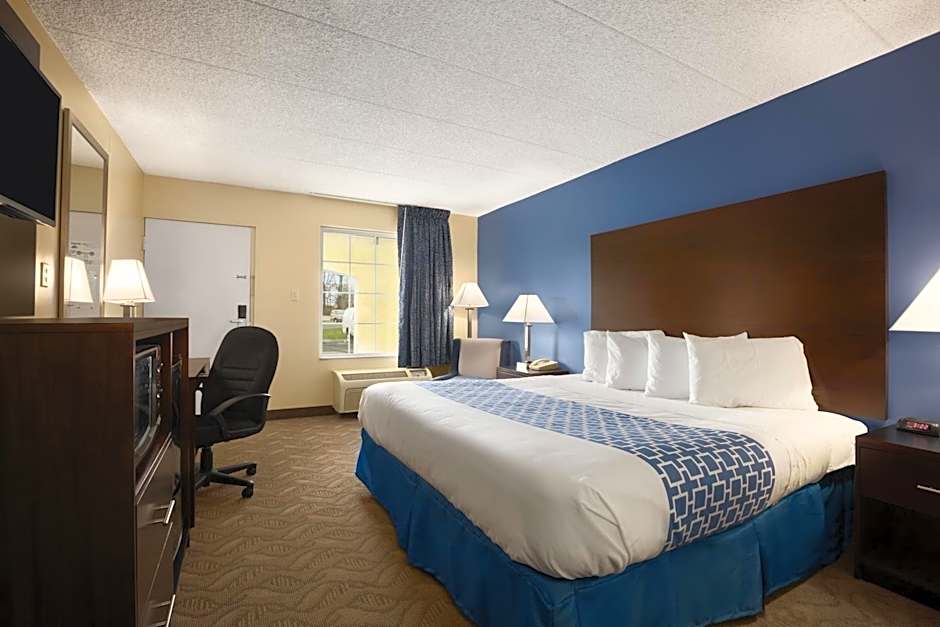 Days Inn & Suites by Wyndham Cherry Hill - Philadelphia