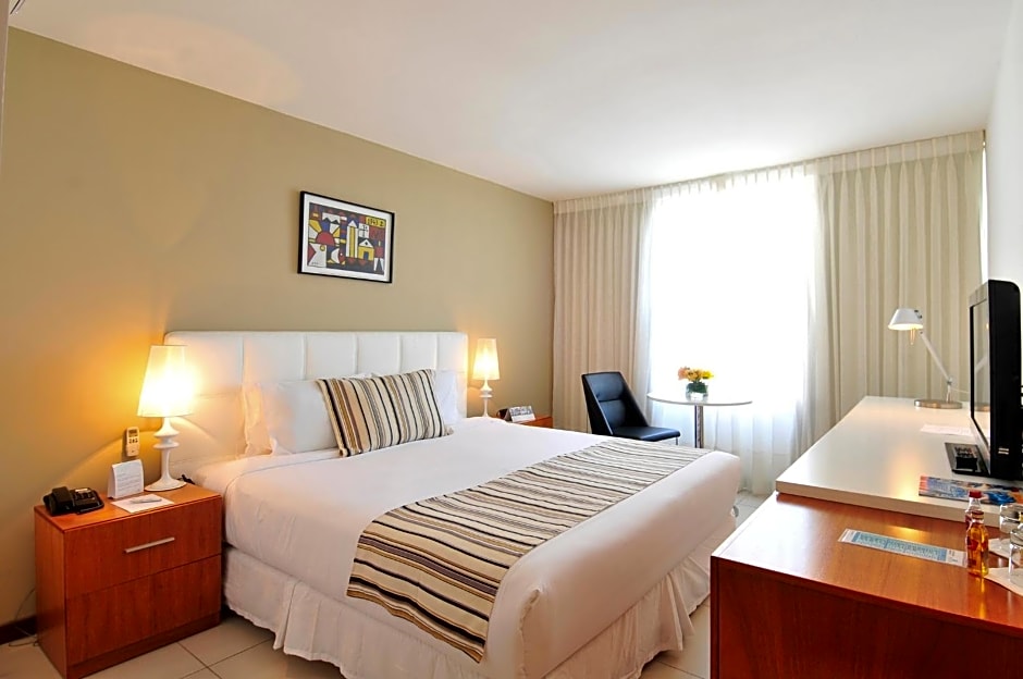 Real Colonia Hotel & Suites