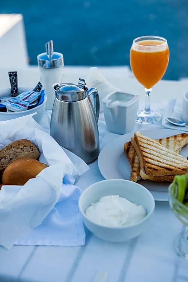 Pantelia Suites