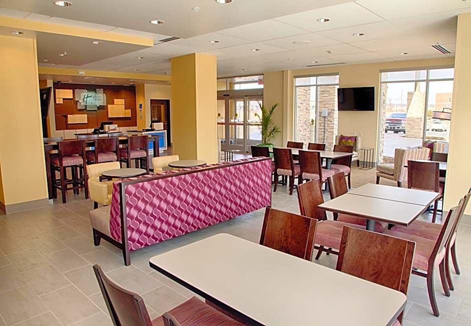 Holiday Inn Express and Suites Tahlequah By IHG
