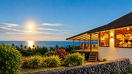 Seaview Moonrise Café & Resort