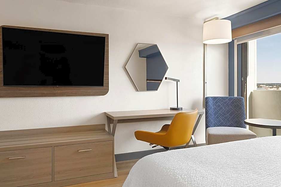 Holiday Inn Express Denver Central - North