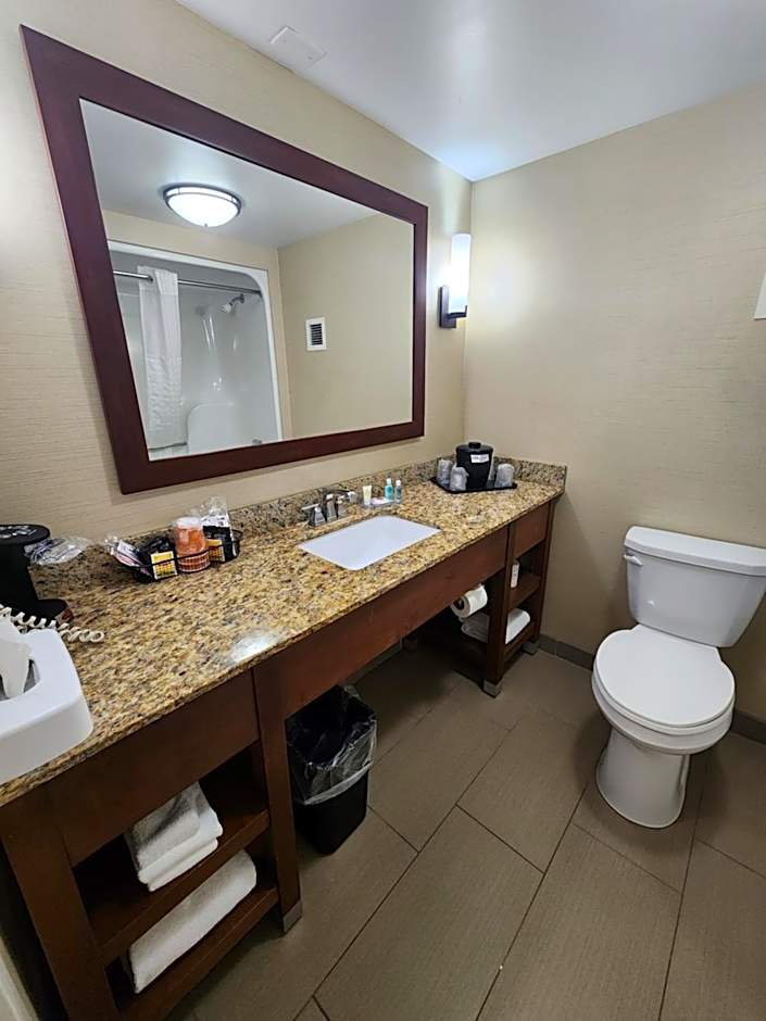 Comfort Inn & Suites Piqua-Near Troy-I75