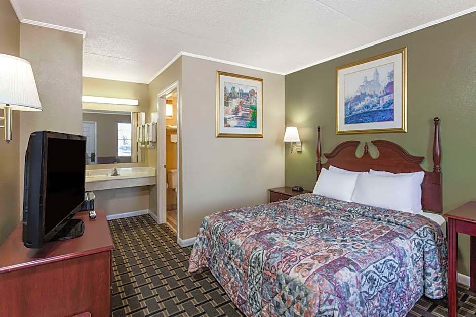 Days Inn by Wyndham Lenoir City