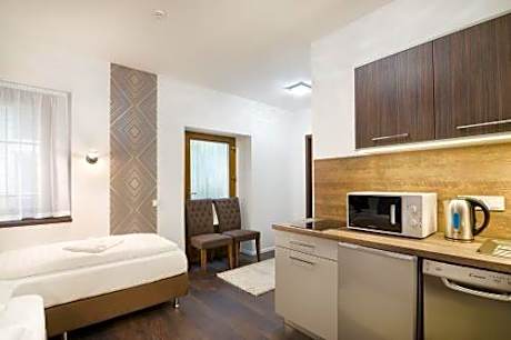 Standard - 1 Bed Queen Non-Smoking