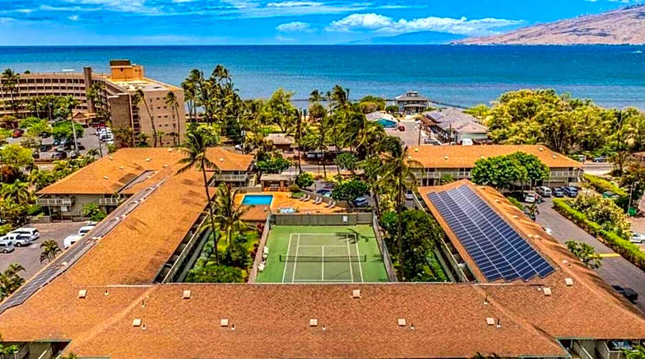 Updated Kihei Studio, Steps to Beach with Pool, Hot Tub & Parking