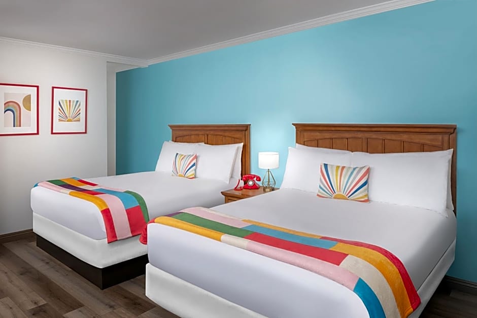 The Sojourn Los Angeles - Sherman Oaks