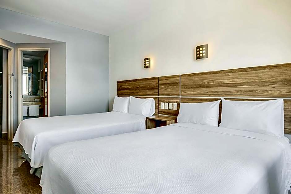 One Guadalajara Periferico Norte