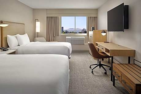Standard Queen Room with Two Queen Beds - Hearing Accessible
