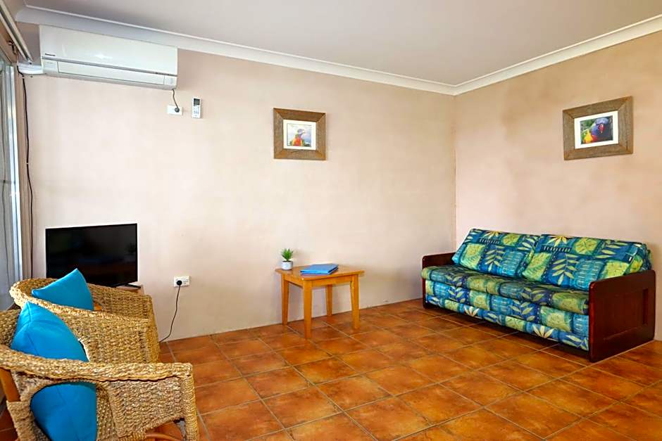 Lake Edge Apartments