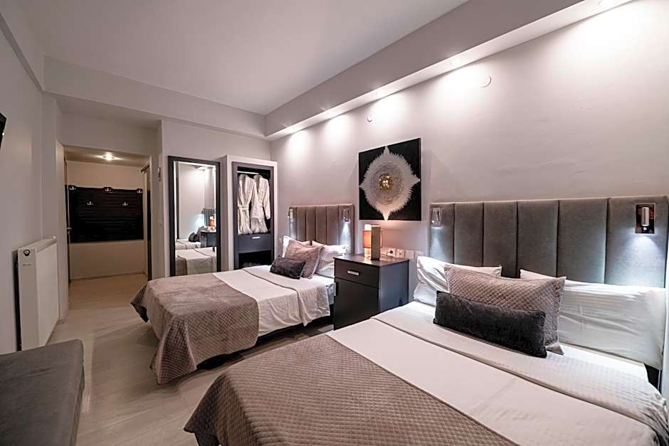 Photo 1 of 2 of Quadruple Room