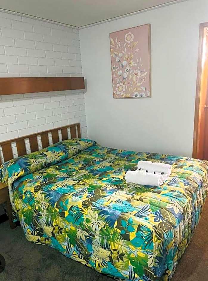 Century Motor Inn, Finley