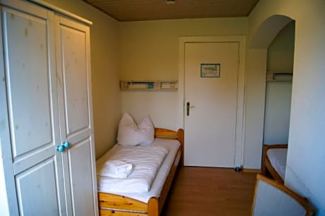Double Room or Twin room with shared Bathroom