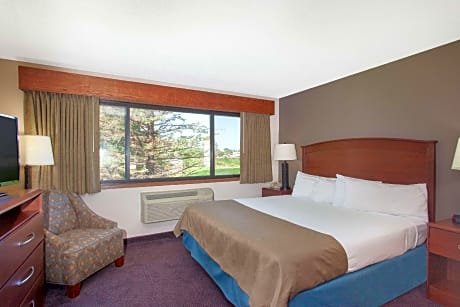1 King Bed Suite West Building 1st Floor Non-Smoking